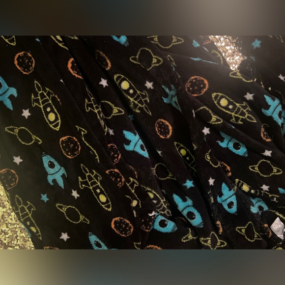 BOYS 6/7 MATCHING OUTER SPACE 🪐 FLEECE ROBE & PJ PANTS - Picture 4 of 5